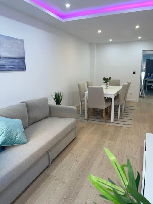 Lovely 2 Bedroom Apartment In South Lisbon Barreiro  Exteriör bild