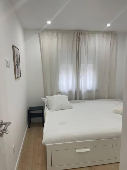 Lovely 2 Bedroom Apartment In South Lisbon Barreiro  Exteriör bild