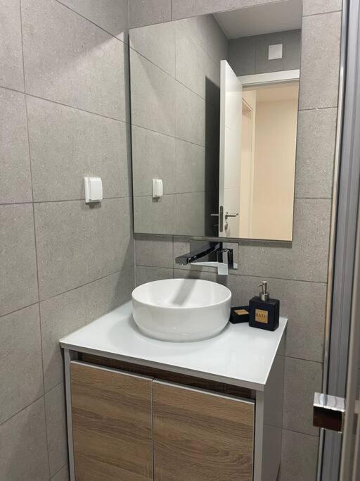 Lovely 2 Bedroom Apartment In South Lisbon Barreiro  Exteriör bild