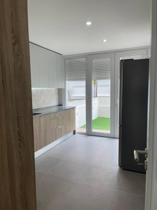 Lovely 2 Bedroom Apartment In South Lisbon Barreiro  Exteriör bild