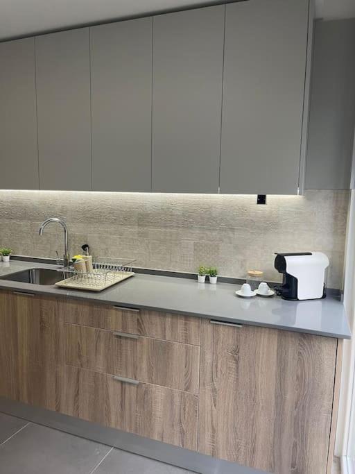 Lovely 2 Bedroom Apartment In South Lisbon Barreiro  Exteriör bild